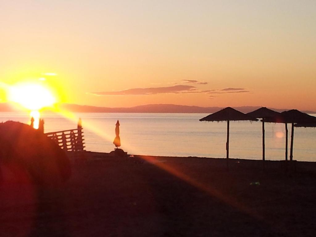Hotel White Rose Beach Olympiakí Aktí Esterno foto